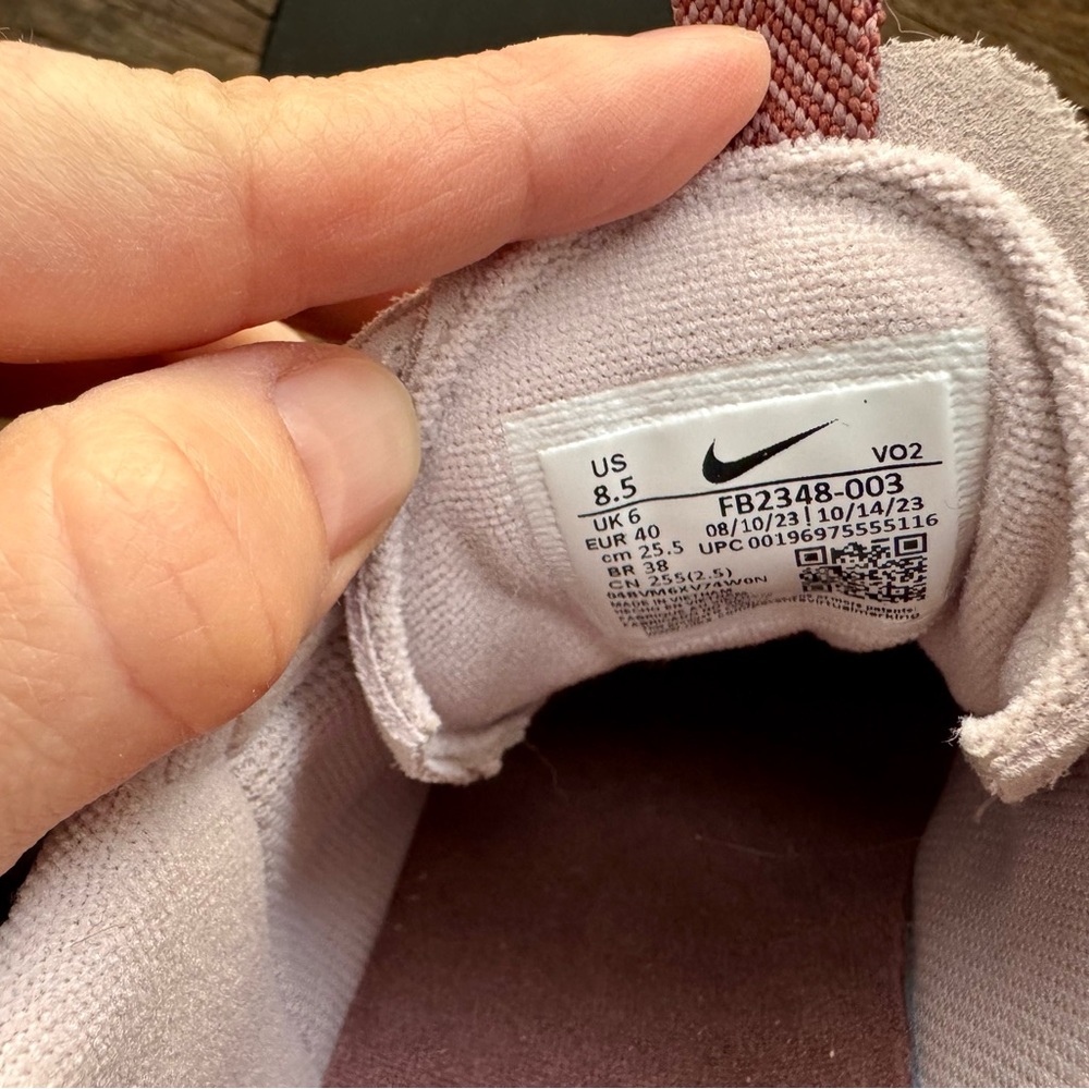 Nike Women’s Air Force 1 Sneakers - 8.5 - Picture 2 of 5